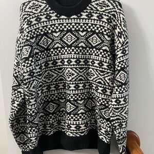 Abercrombie & Fitch Black and White Crewneck Sweater oversized